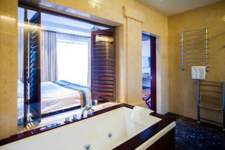 Hot Tub 208 of 313
