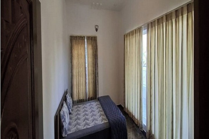 Room 12 of 26