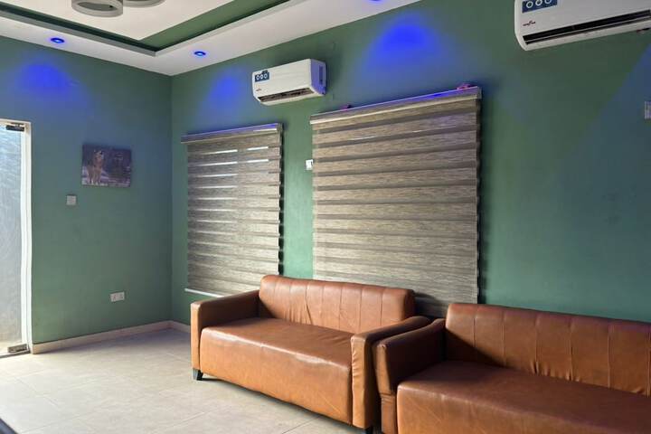 Lounge 18 of 19