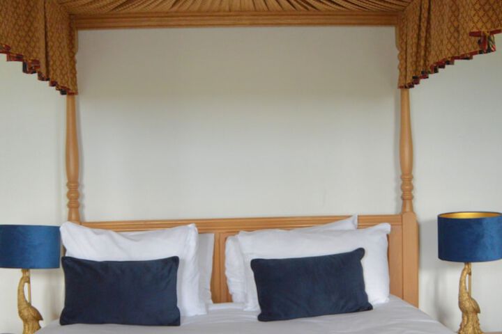 Room 6 of 30