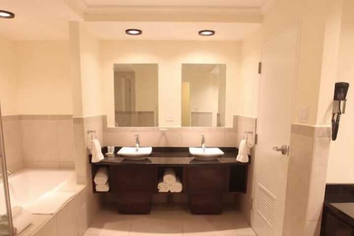 Room 15 of 33