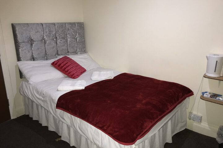 Room 9 of 37