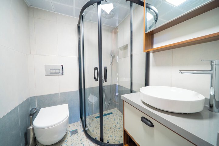 Room 10 of 28