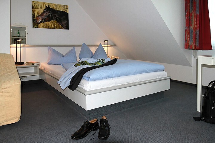 Room 3 of 6