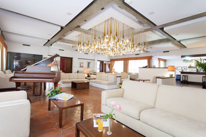 Guest Lobby