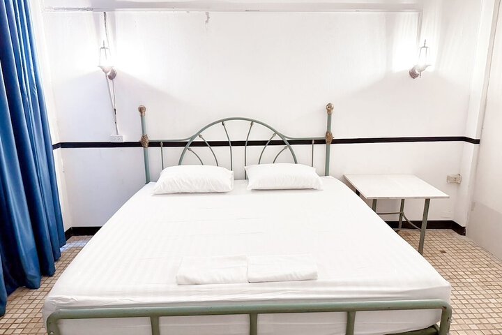 Room 4 of 15
