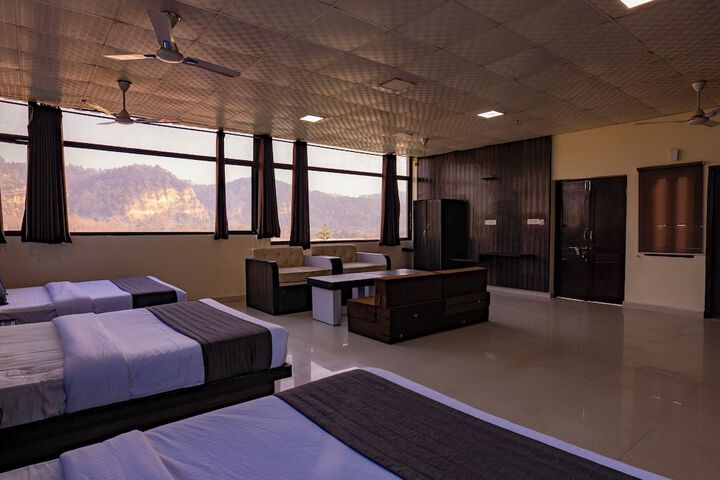 Room 27 of 114
