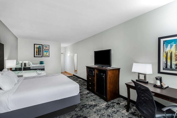 2 Queen Beds (3 of 8)