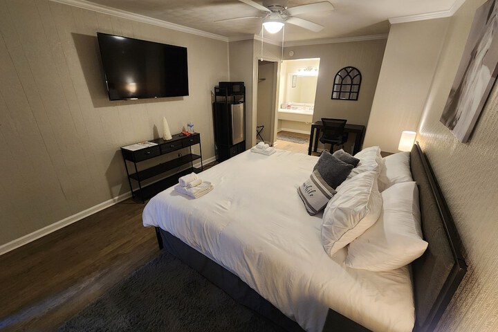 Room 10 of 37