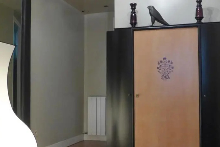 Room 5 of 8