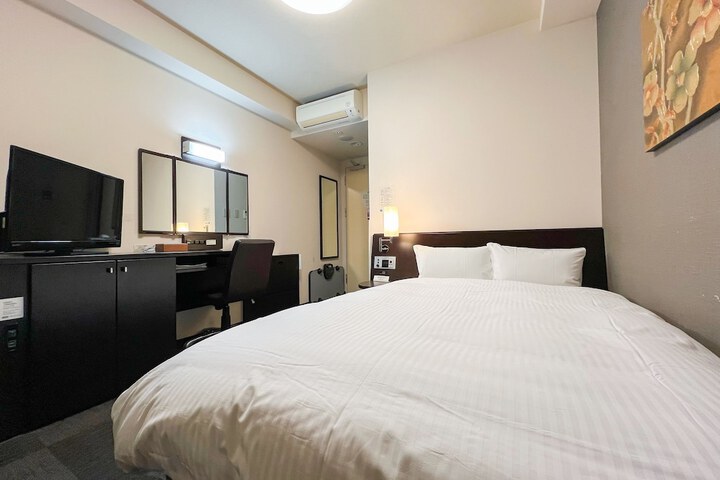 Room 6 of 30