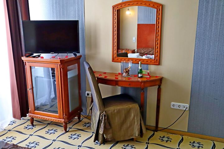 Room 32 of 87