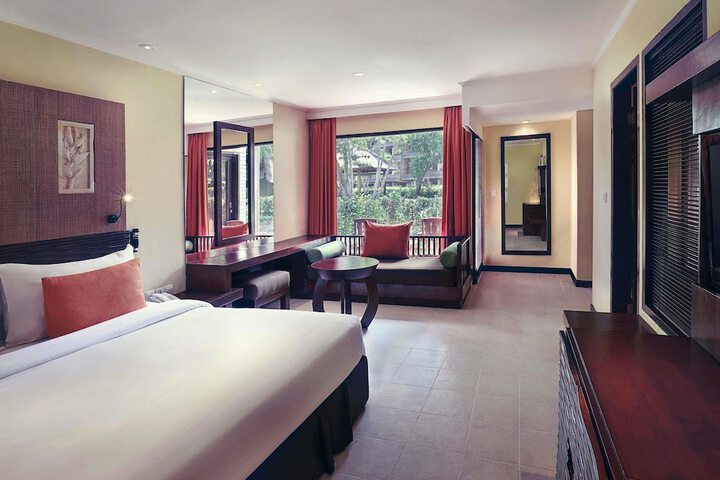 Room 26 of 100