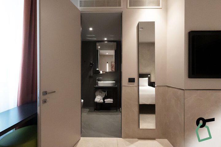 Room 14 of 27