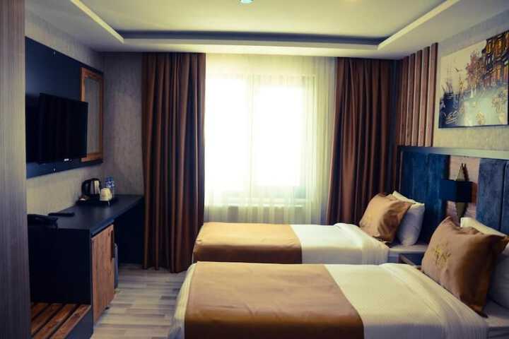 Room 7 of 24