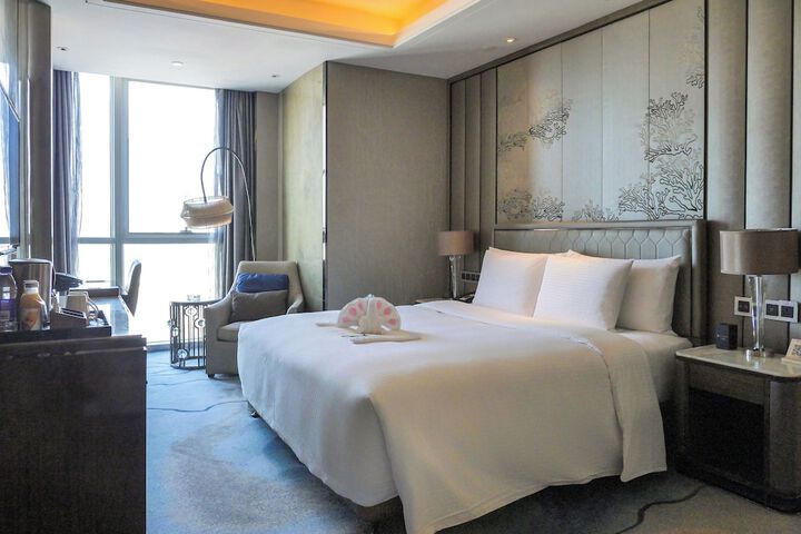 Room 8 of 74