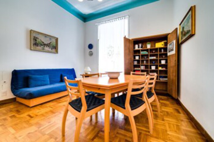 Room 8 of 18