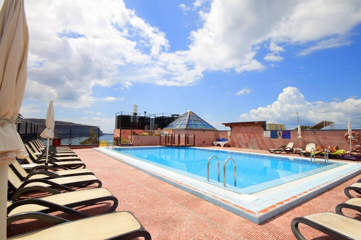 Pool 4 of 8