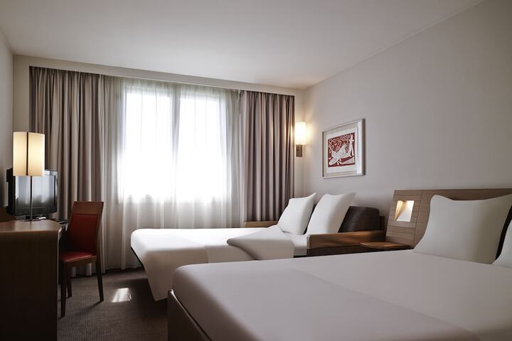 Room 4 of 130