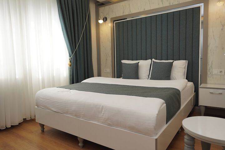Room 25 of 104