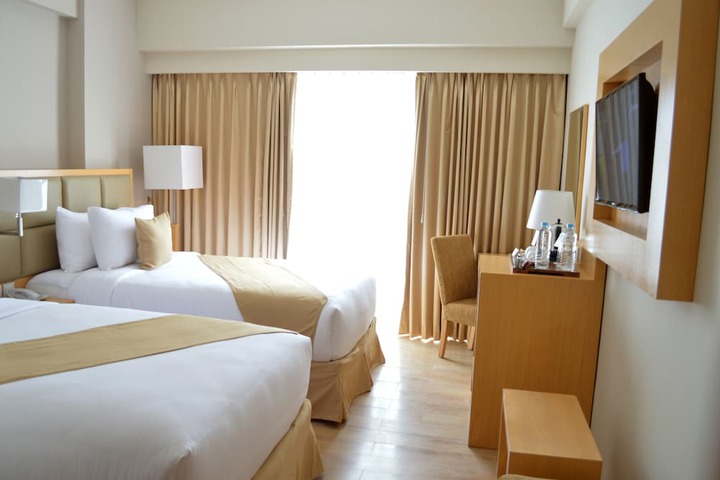 Room 5 of 32