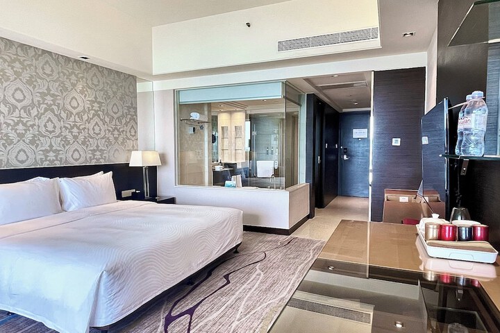 Room 25 of 104