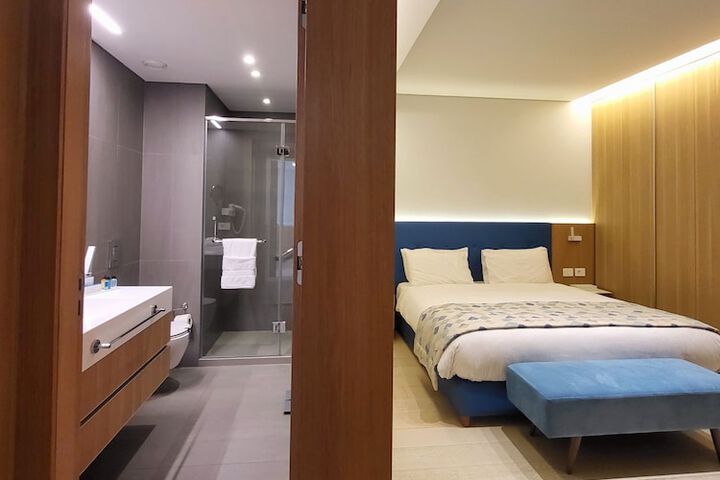 Room 16 of 64