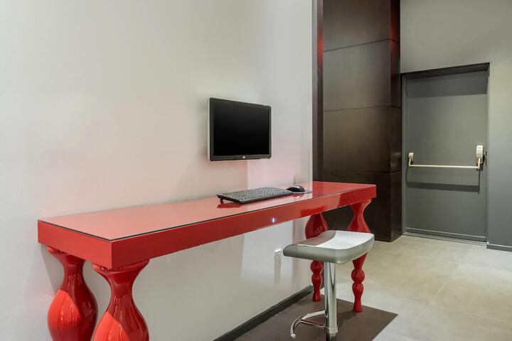 Business Center 65 of 70