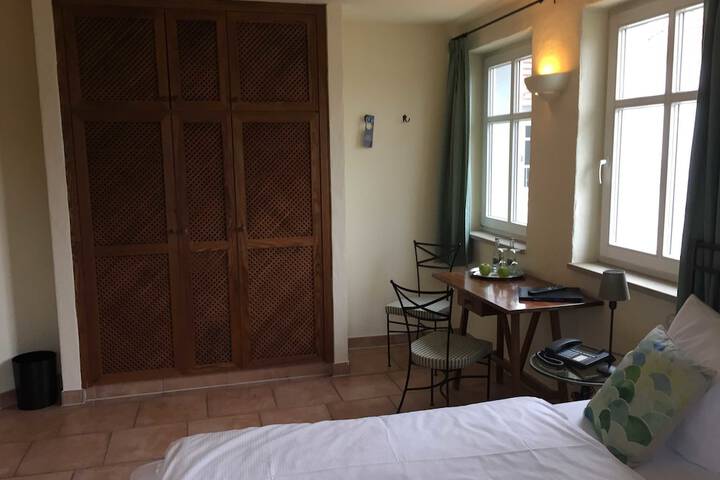 Room 33 of 43