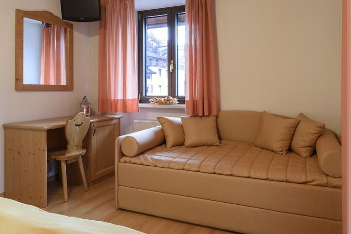 Room 4 of 15