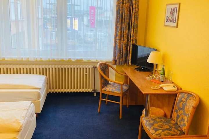 Room 10 of 66