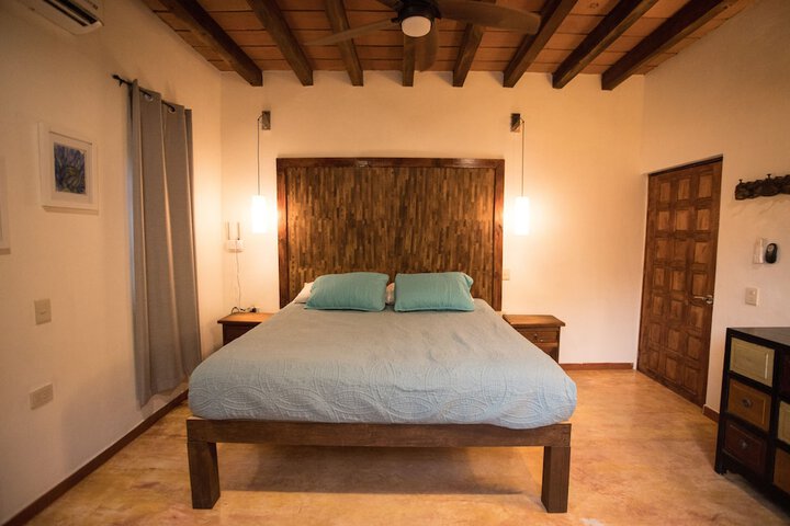 Room 4 of 17