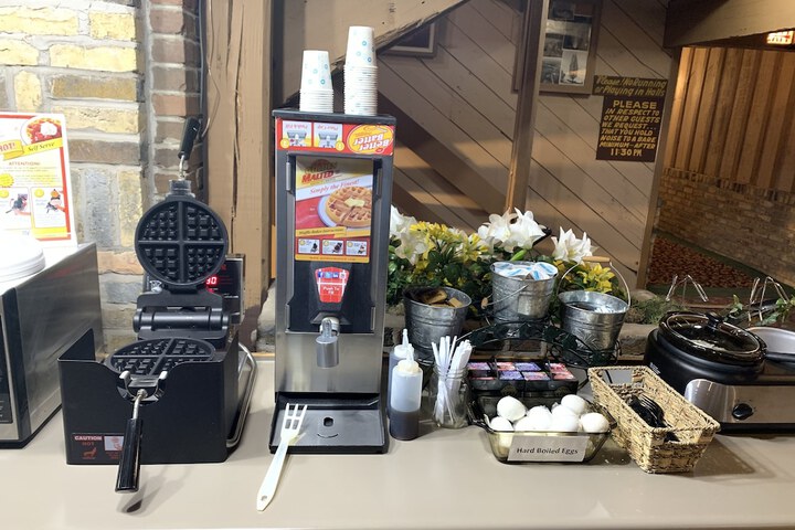 Breakfast/Coffee Service 282 of 293