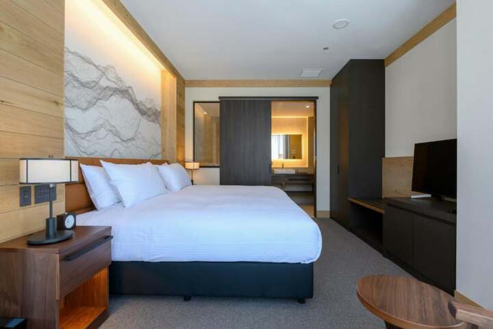 Room 37 of 122