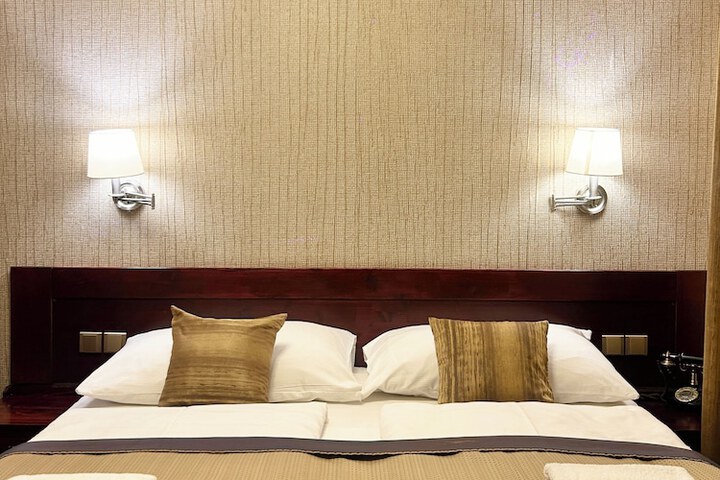 Room 8 of 38