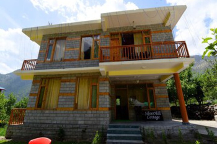OYO 14580 Home Luxurious Studios Shanag