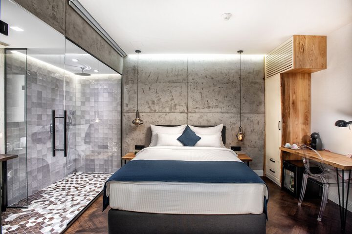 Room 13 of 74