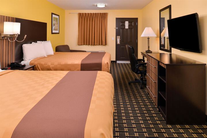 1 Queen Bed (5 of 9)
