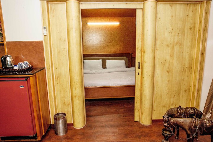 Room 18 of 90