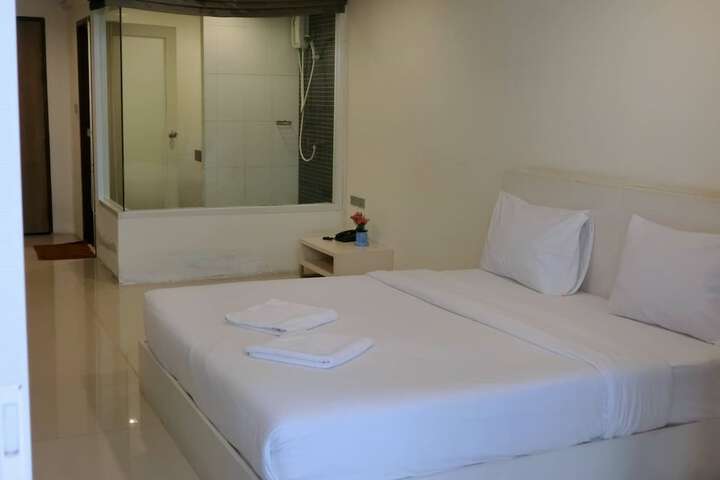 Room 22 of 83