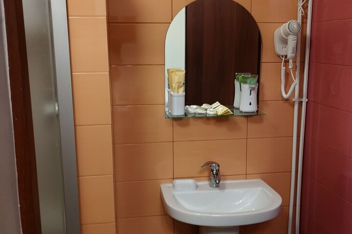 Room 73 of 94