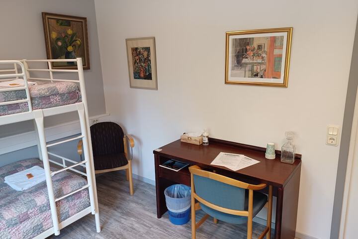 Room 62 of 176