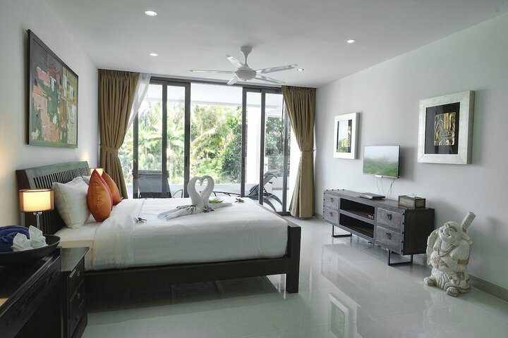 Room 9 of 102