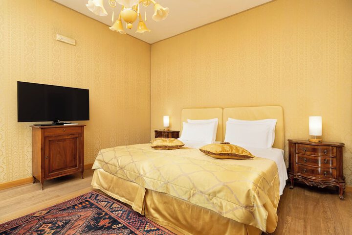 Room 34 of 81
