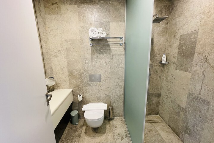 Room 35 of 47