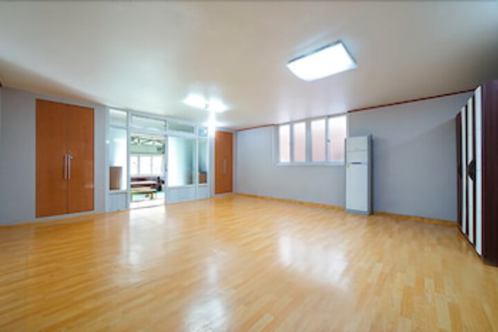 Room 8 of 35