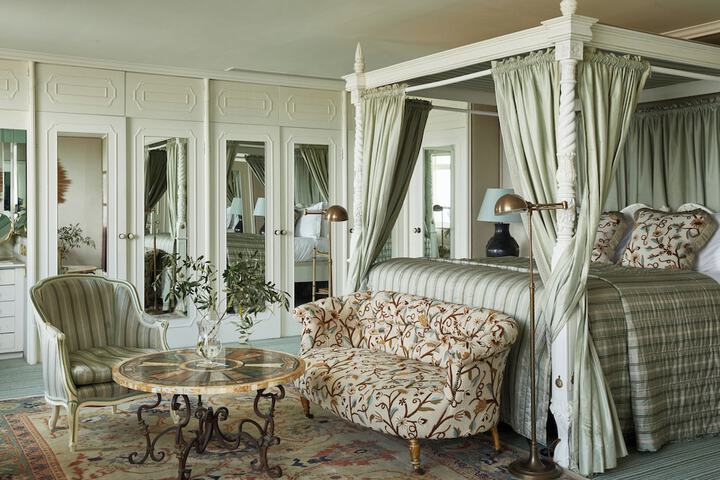 Room 40 of 85