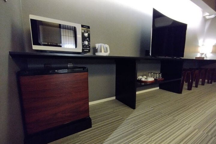 Room 10 of 28