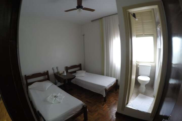 Room 8 of 48