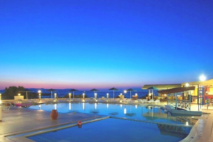 Hotel with Pool